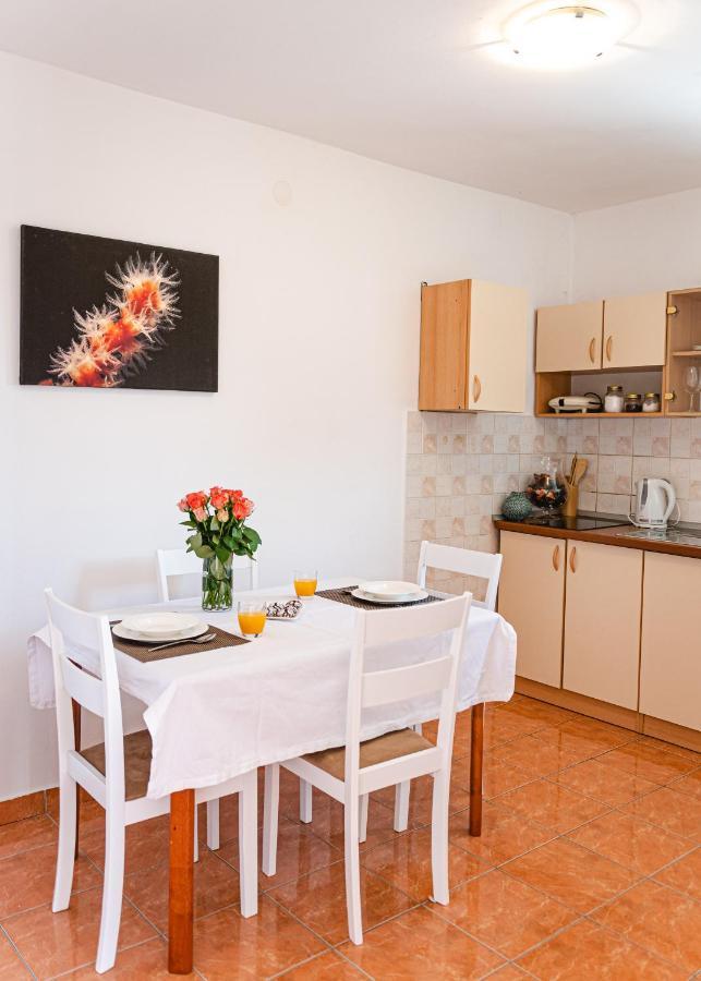 Korallion Apartment Σίμπενικ Εξωτερικό φωτογραφία